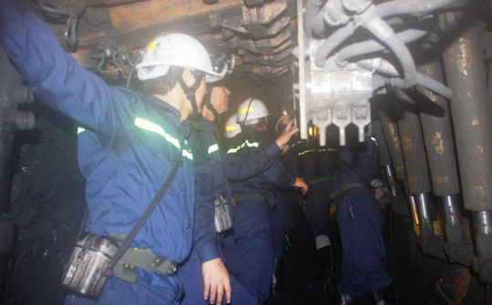 Linh hoạt trong ứng dụng cơ giới hóa khai thác than