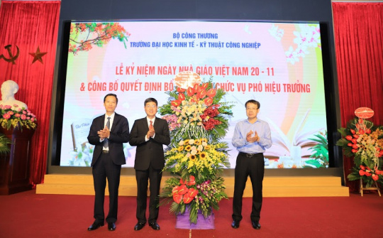 Đại học Kinh tế - Kỹ thuật công nghiệp kỷ niệm Ngày nhà giáo Việt Nam