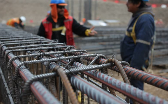 Giá quặng sắt và thép đồng loạt giảm