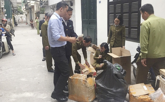Đột kích cơ sở kinh doanh “hô biến” nhãn mác Trung Quốc thành hàng hiệu