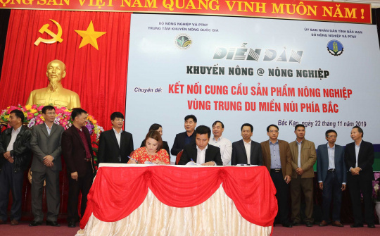 Ký hợp đồng hợp tác, Big C tạo sinh kế cho hàng trăm nông dân đồng bào thiểu số tỉnh Bắc Kạn