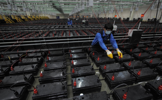 Giá chì giảm do dự trữ chì tăng lên mức cao nhất trong 1,5 năm trở lại đây