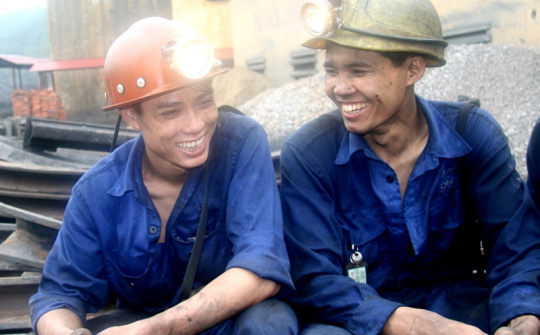 Lương bình quân TKV tăng gần 5%