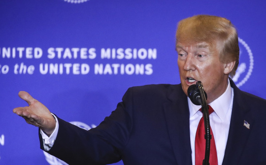 [Tin ảnh] Ông Trump tuyên bố đòi nợ Trung Quốc