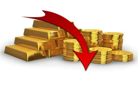 Giá vàng lao dốc mạnh trước sức ép của đồng USD (ngày 05/11)