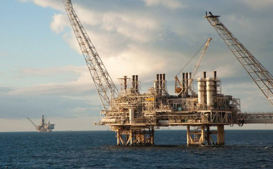 Giá dầu thô giảm do thị trường chờ đợi diễn biến mới về thoả thuận thương mại Mỹ - Trung