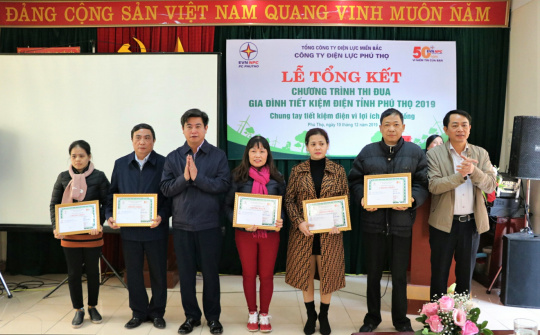 PC Phú Thọ: Tuyên dương 90 gia đình tiết kiệm điện