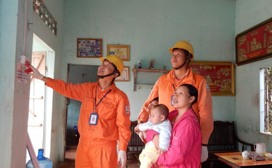 Tưng bừng các hoạt động tri ân khách hàng sử dụng điện trên địa bàn Thủ đô