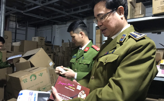 [Nóng] Hàng chục tấn thiết bị y tế không nguồn gốc bị thu giữ