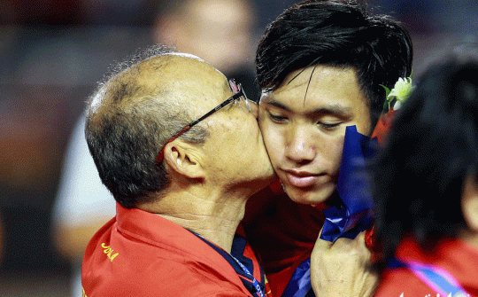 Hơn 2 tuần nữa khởi tranh chung kết U23 châu Á 2020, thầy Park vẫn cân nhắc 3 hậu vệ thay thế cho Văn Hậu