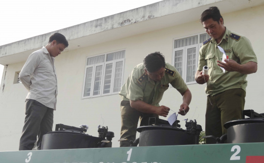 [Nóng] Phát hiện 6.000 lít xăng lậu ở Hậu Giang