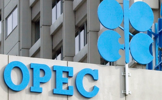 Giá dầu thô tiếp tục tăng với kỳ vọng OPEC sẽ đẩy mạnh giảm sản lượng