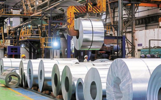 Giá thép cuộn cán nóng tăng phiên thứ sáu liên tiếp