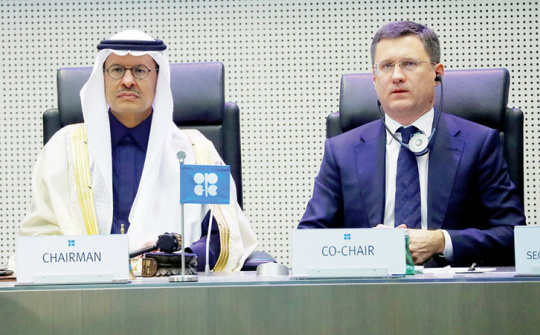 Khối OPEC+ đạt thoả thuận đẩy mạnh cắt giảm sản lượng khai thác