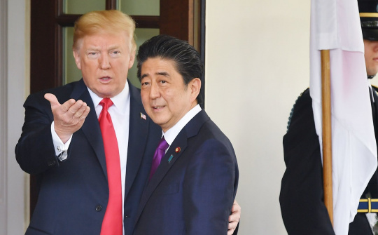 Ông Shinzo Abe trông nhờ ông Trump về vấn đề Triều Tiên