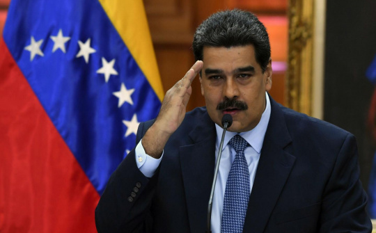 Tin ảnh: Từng người dần rời bỏ Maduro