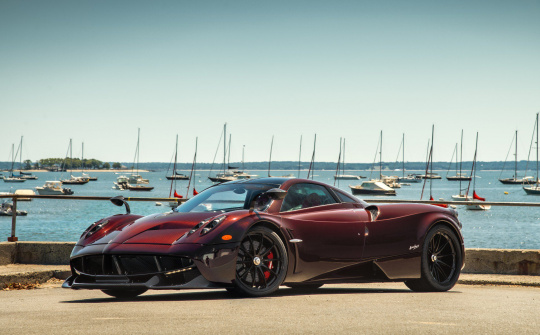 Ngắm siêu xe Pagani Huayra diện áo đỏ carbon "độc nhất"