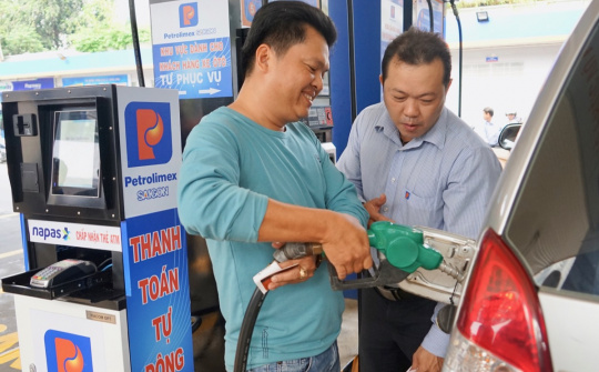 Gia tăng tiện ích cho khách hàng mua xăng dầu tự động