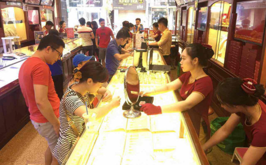 Ngày 25/2: Vàng vững giá trong phiên đầu tuần