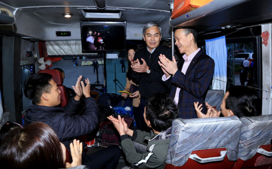 Những chuyến xe chở Tết sum vầy