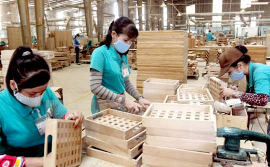 Đơn hàng dồi dào, doanh nghiệp gỗ đẩy mạnh đầu tư