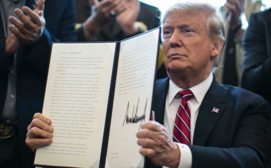 Tin ảnh: Vì bức tường, ông Trump chống lại cả Quốc hội Mỹ