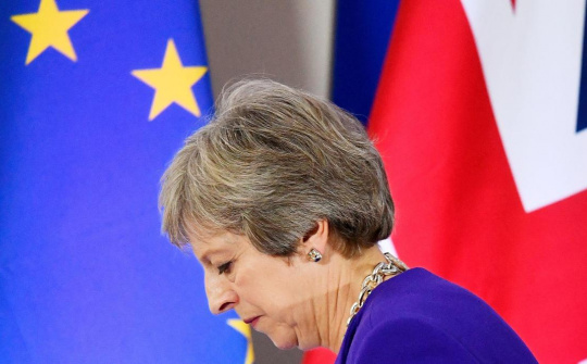 Thủ tướng Anh Theresa May đối mặt với nguy cơ bị phế truất