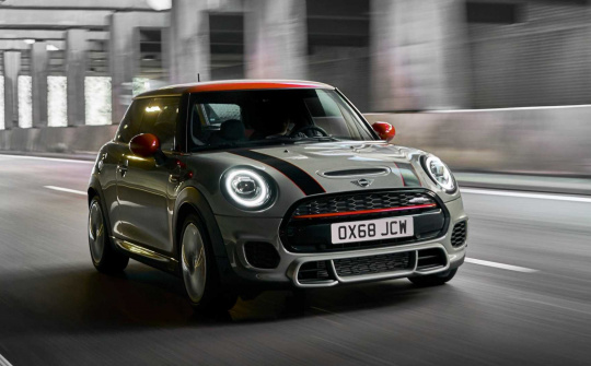 MINI Coupe phiên bản hiệu suất cao cập bến Việt Nam, chờ ngày về tay khách hàng