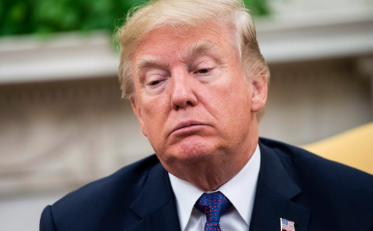 Tin ảnh: Nhiều tin xấu dồn dập đến với ông Trump