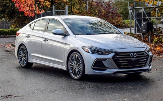 Giá xe Hyundai Elantra tiếp tục giảm, chờ ngày ra mắt phiên bản mới