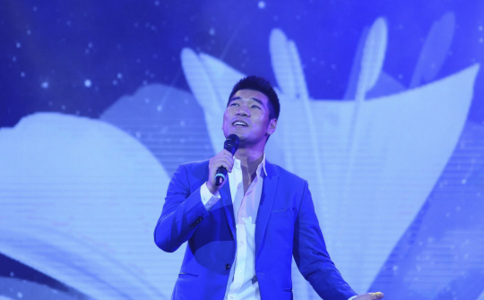 Lặng và cảm xúc với câu từ trong bài hát "Sống như những đoá hoa" - Tạ Quang Thắng