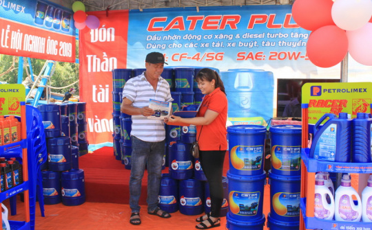 Gần 1.800 thùng dầu nhờn Petrolimex được tiêu thụ tại Lễ hội Nghinh Ông