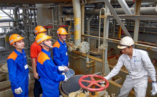 Nhà máy Dầu nhờn Petrolimex tại Đình Vũ tiếp nhận chuyến tàu Dầu gốc đầu tiên