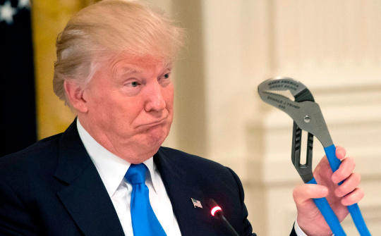 Tin ảnh: Ông Trump tố cáo tình báo Anh