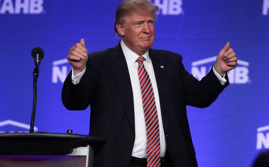 Tin ảnh: Ông Trump muốn Mỹ trở lại mặt Trăng