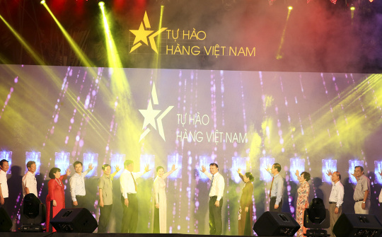 Nghi thức khởi động Chương trình Nhận diện hàng Việt Nam - Tự hào hàng Việt Nam 2019 chào mừng 10 năm thực hiện Cuộc vận động Người Việt Nam ưu tiên dùng hàng Việt Nam