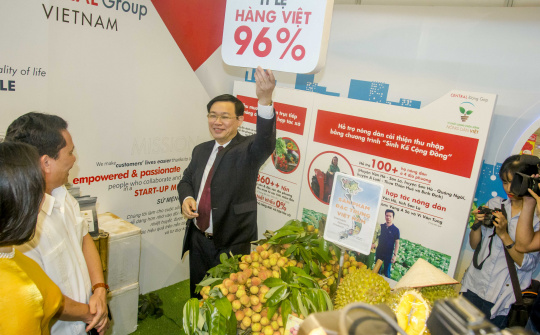 Từ chỗ vận động, hàng Việt Nam đã chinh phục được người Việt Nam