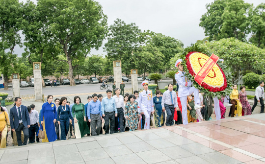 [Truyền hình Nhân dân] Lễ Báo công dâng Bác Kết quả 10 năm thực hiện CVĐ "Người Việt Nam ưu tiên dùng hàng Việt Nam" ngành Công Thương