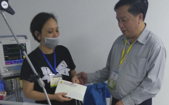 Công đoàn Công Thương chia sẻ cùng người lao động Giày Yên Viên trong hoàn cảnh bệnh nặng, khó khăn