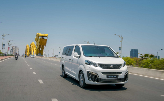 Thaco trình làng xe MPV hạng sang Peugeot Traveller, phả hơi nóng lên Volkswagen Sharan