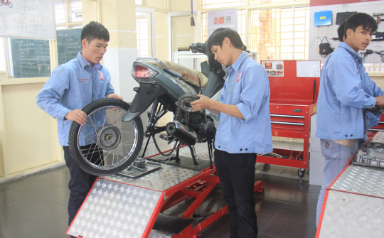 Cao đẳng Công nghiệp Huế: Gắn kết nhà trường với doanh nghiệp trong dạy nghề