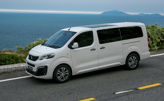Giá lăn bánh xe Peugeot Traveller năm 2019