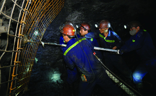 Than Nam Mẫu: Hiệu quả cao từ ứng dụng công nghệ  và tự động hóa