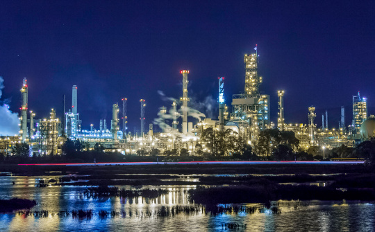 Shell đồng ý bán nhà máy lọc Martinez