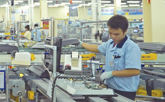 Bloomberg: Việt Nam đua top xuất khẩu hàng điện tử sang Mỹ