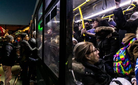 Những chuyến xe buýt quá đông đúc sẽ được Google Maps cảnh báo trước