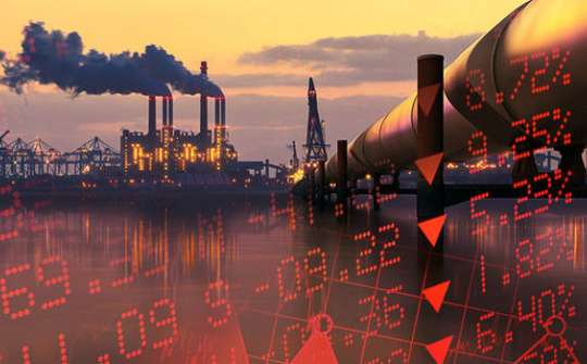 Giá dầu thế giới tiếp tục giảm mạnh