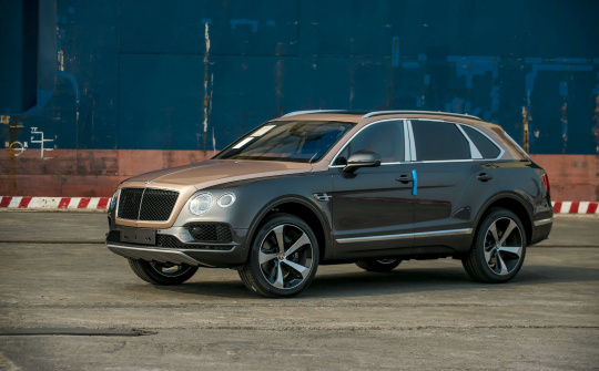 Bentley Bentayga phiên bản kỉ niệm 100 năm đầu tiên cập bến Việt Nam