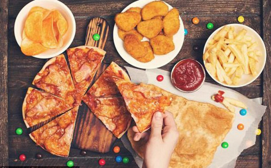 Thị trường thức ăn nhanh: Doanh nghiệp nội "vượt mặt" các "ông lớn" ngoại?