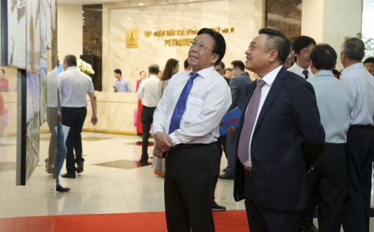 Khai mạc Triển lãm ảnh “60 năm ngành Dầu khí Việt Nam thực hiện ý nguyện của Bác Hồ”